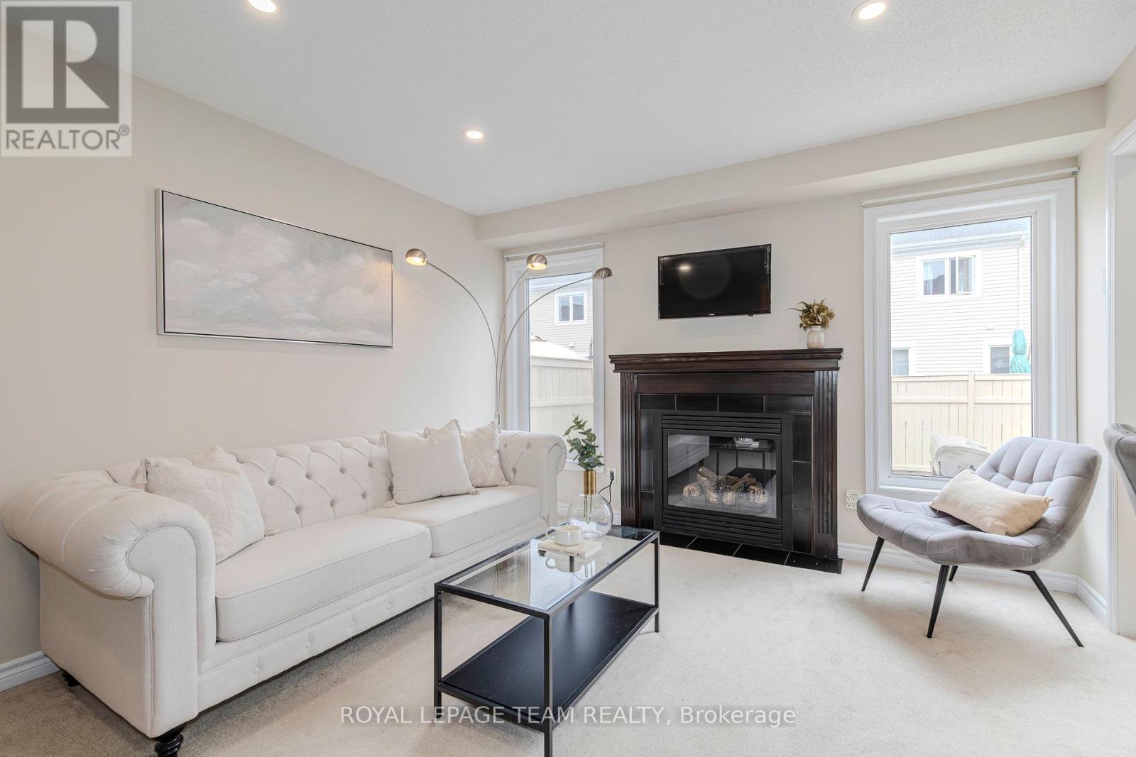 466 Meadowhawk Crescent