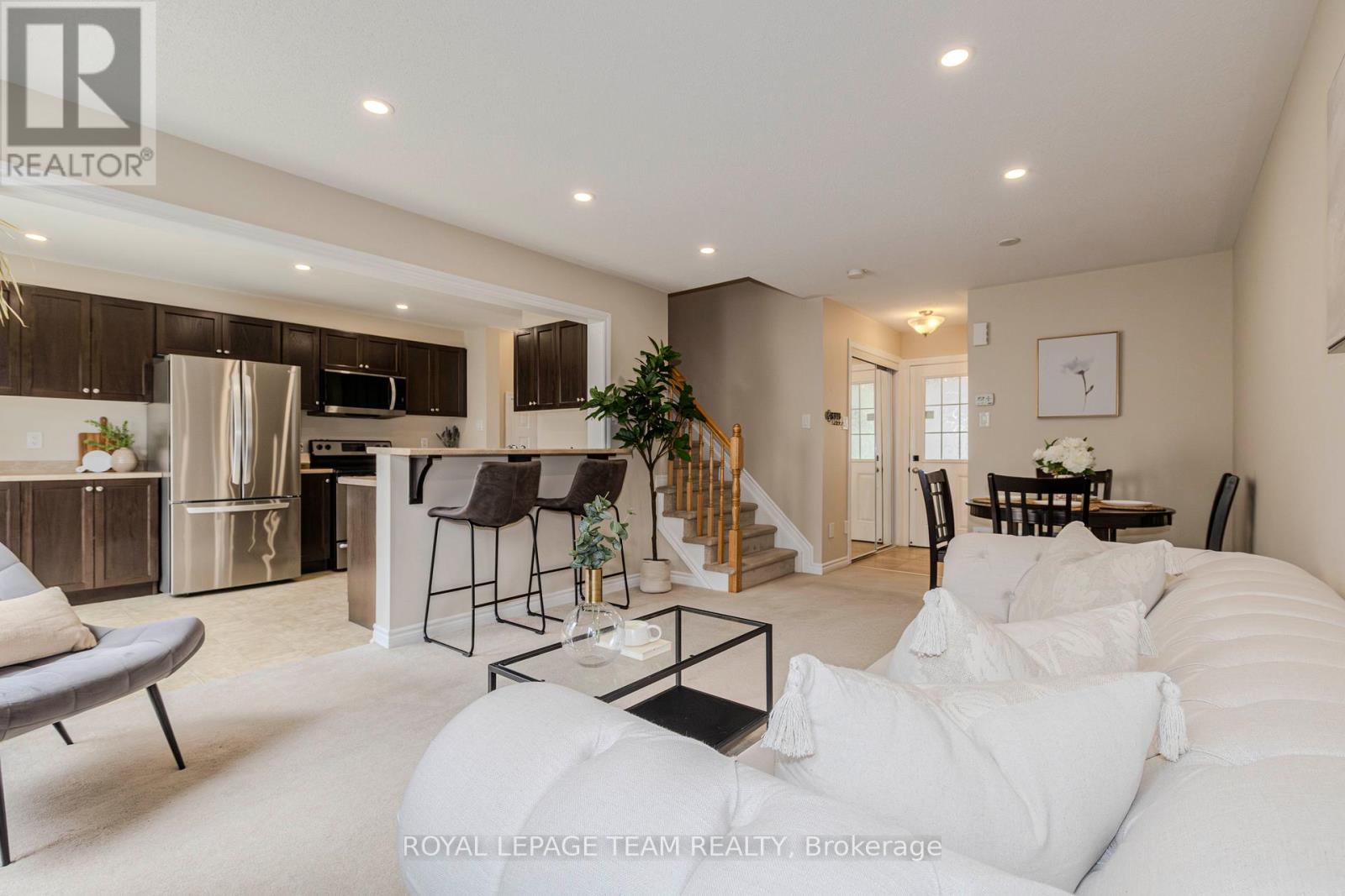 466 Meadowhawk Crescent