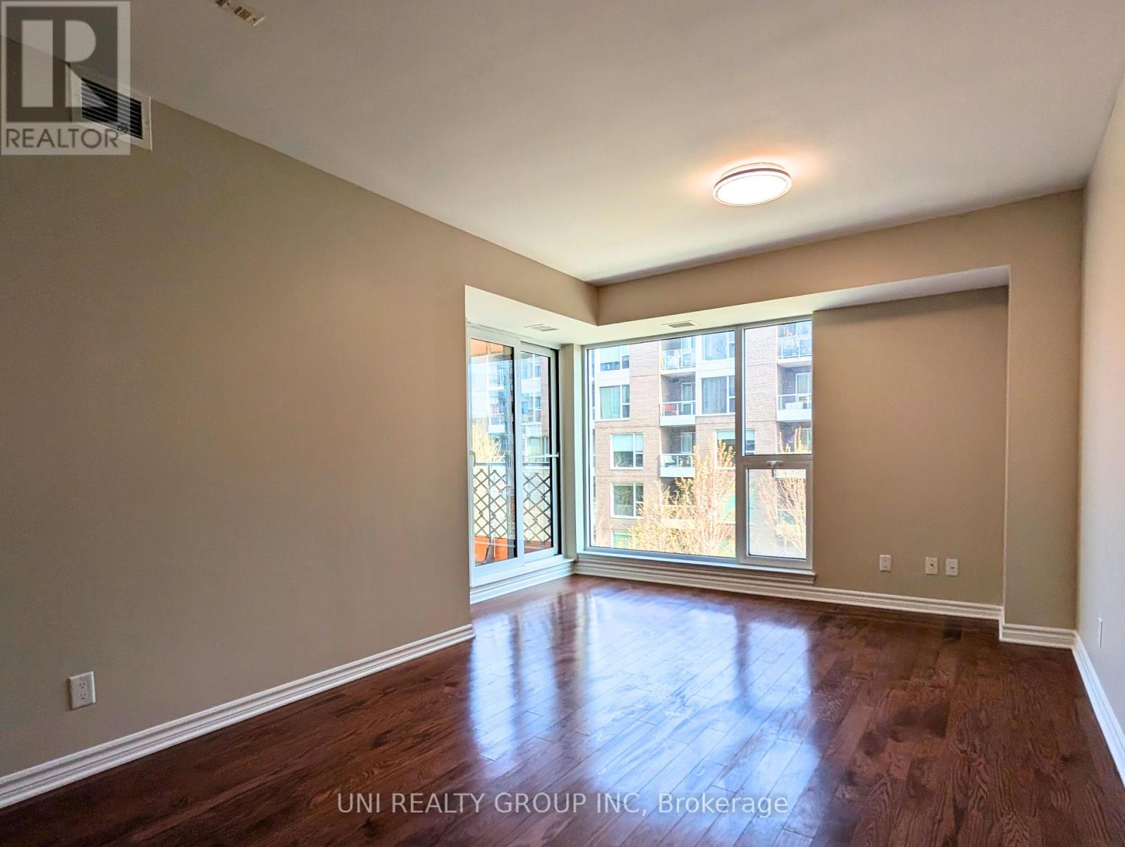 409 - 250 Lett Street