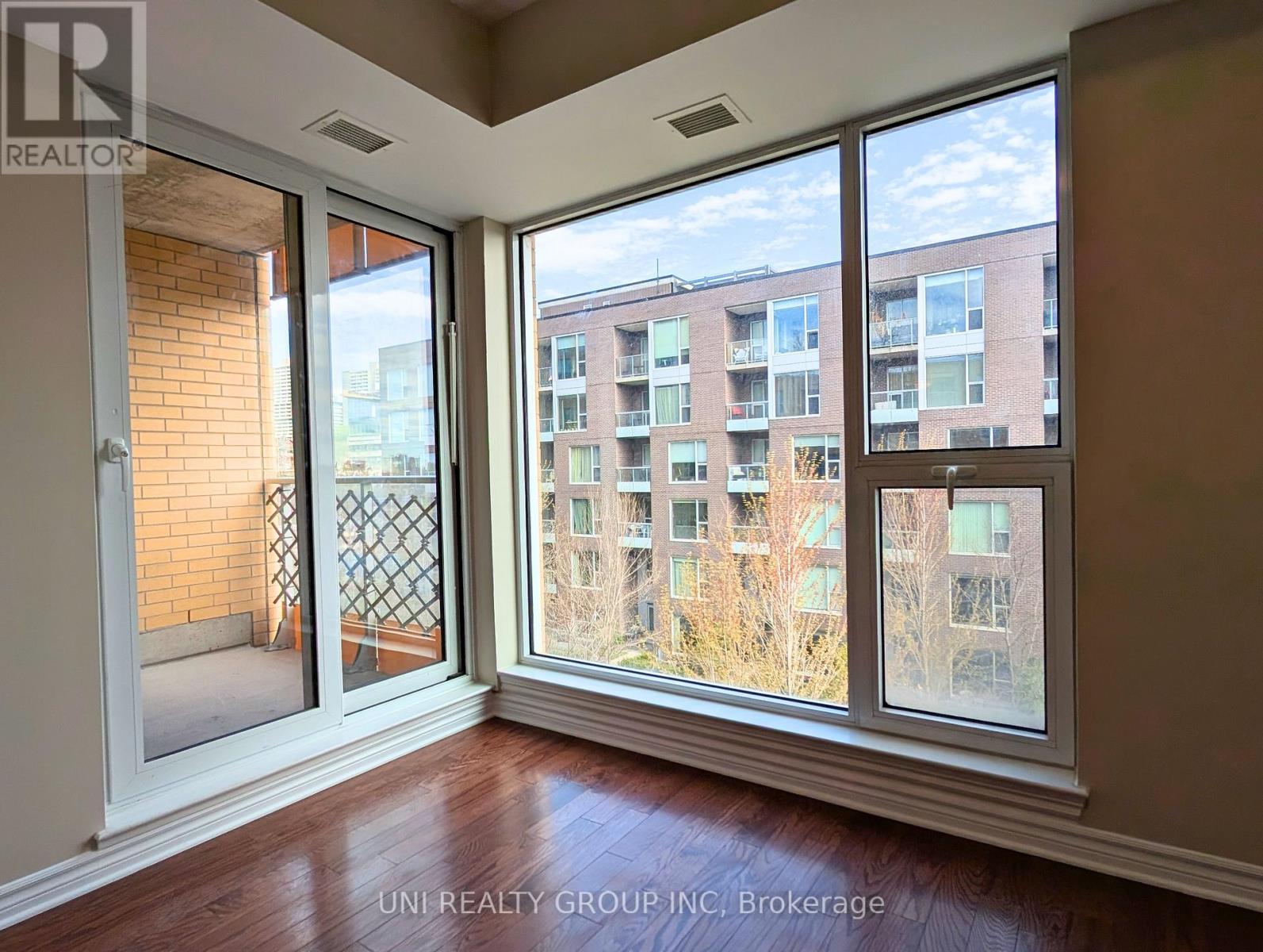 409 - 250 Lett Street