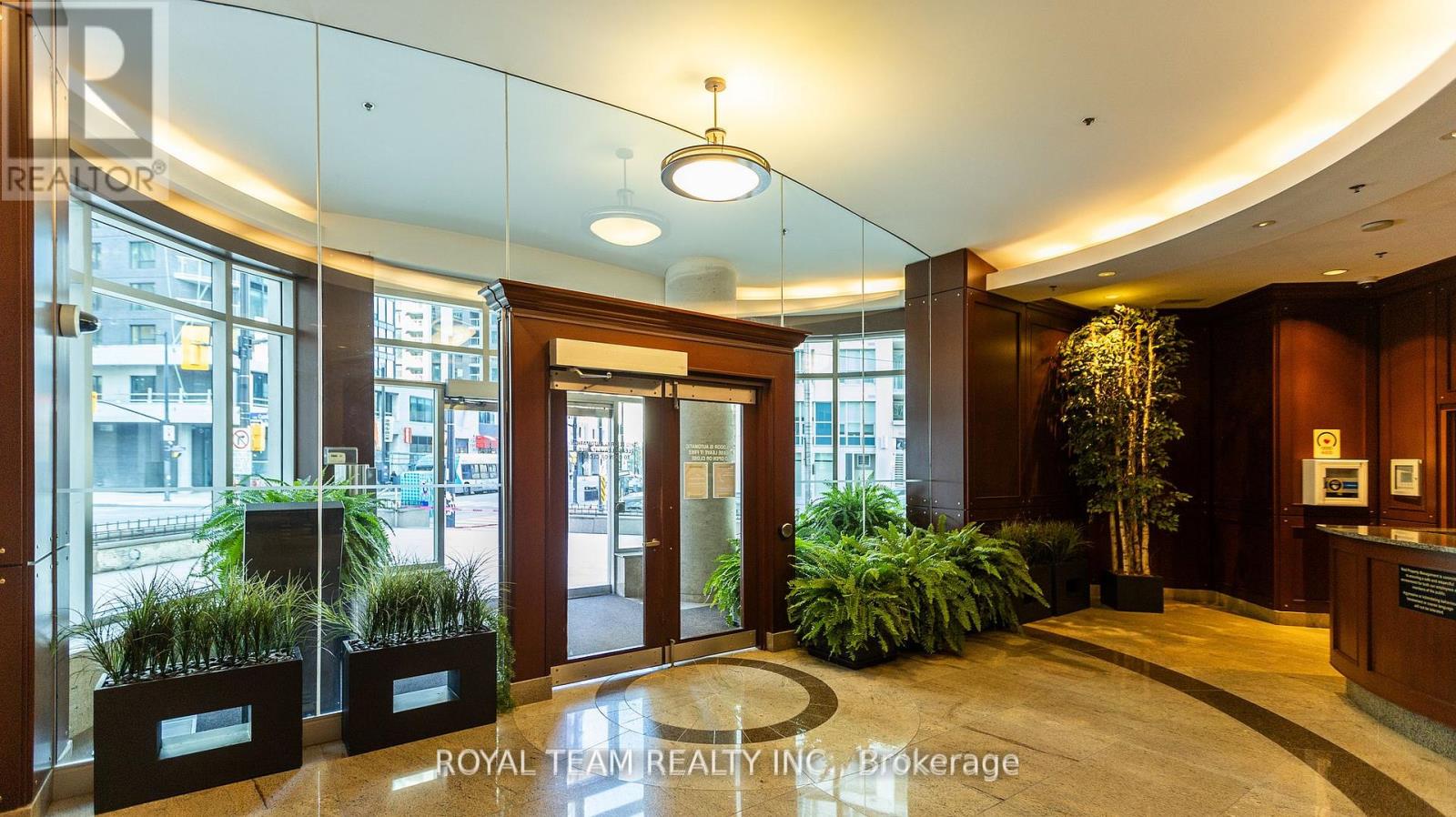 1903 - 234 Rideau Street
