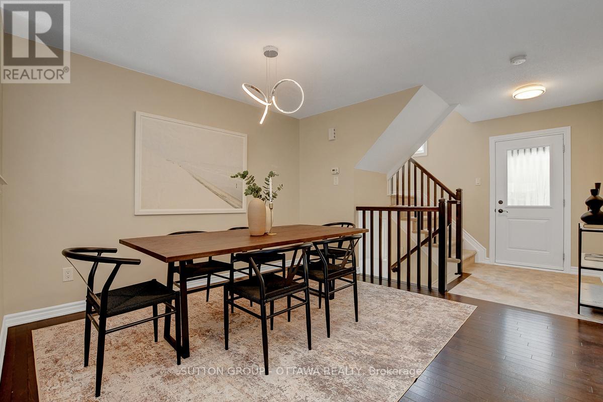 460 Meadowhawk Crescent