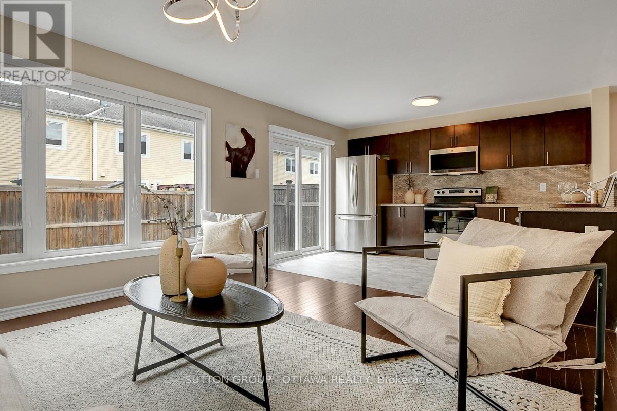 460 Meadowhawk Crescent