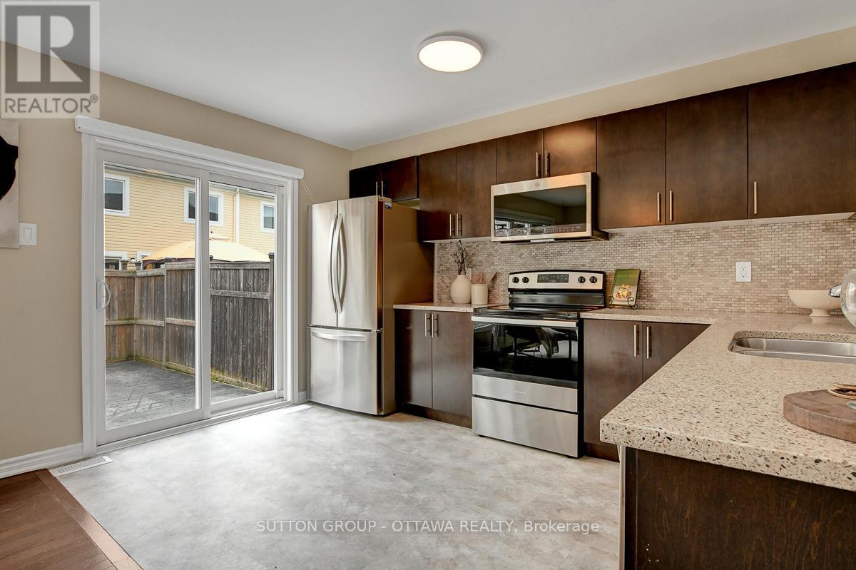 460 Meadowhawk Crescent