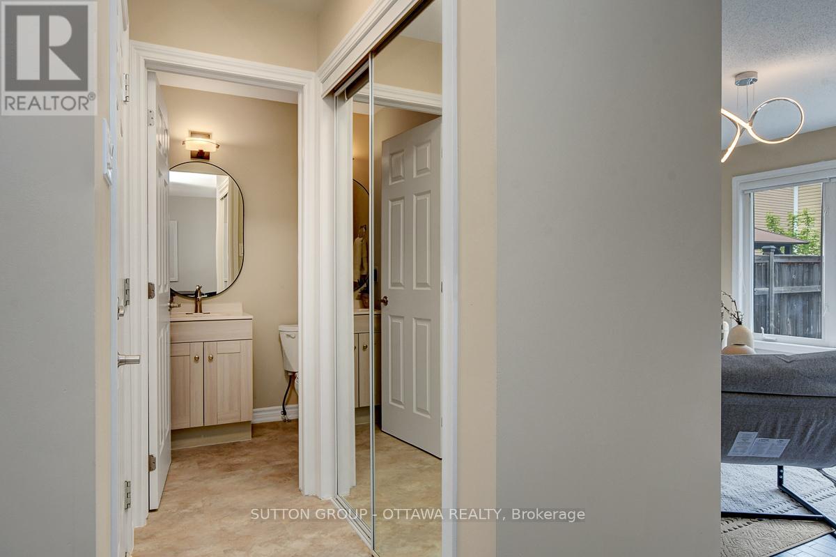 460 Meadowhawk Crescent