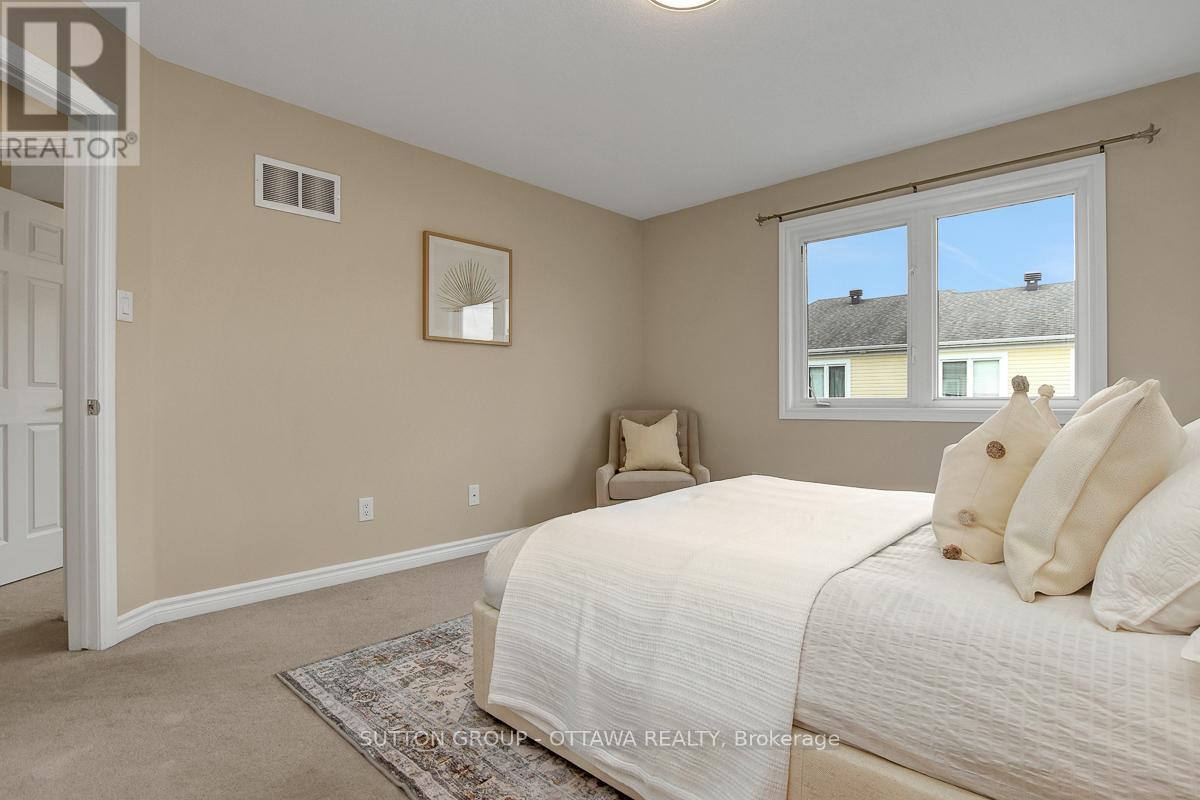 460 Meadowhawk Crescent