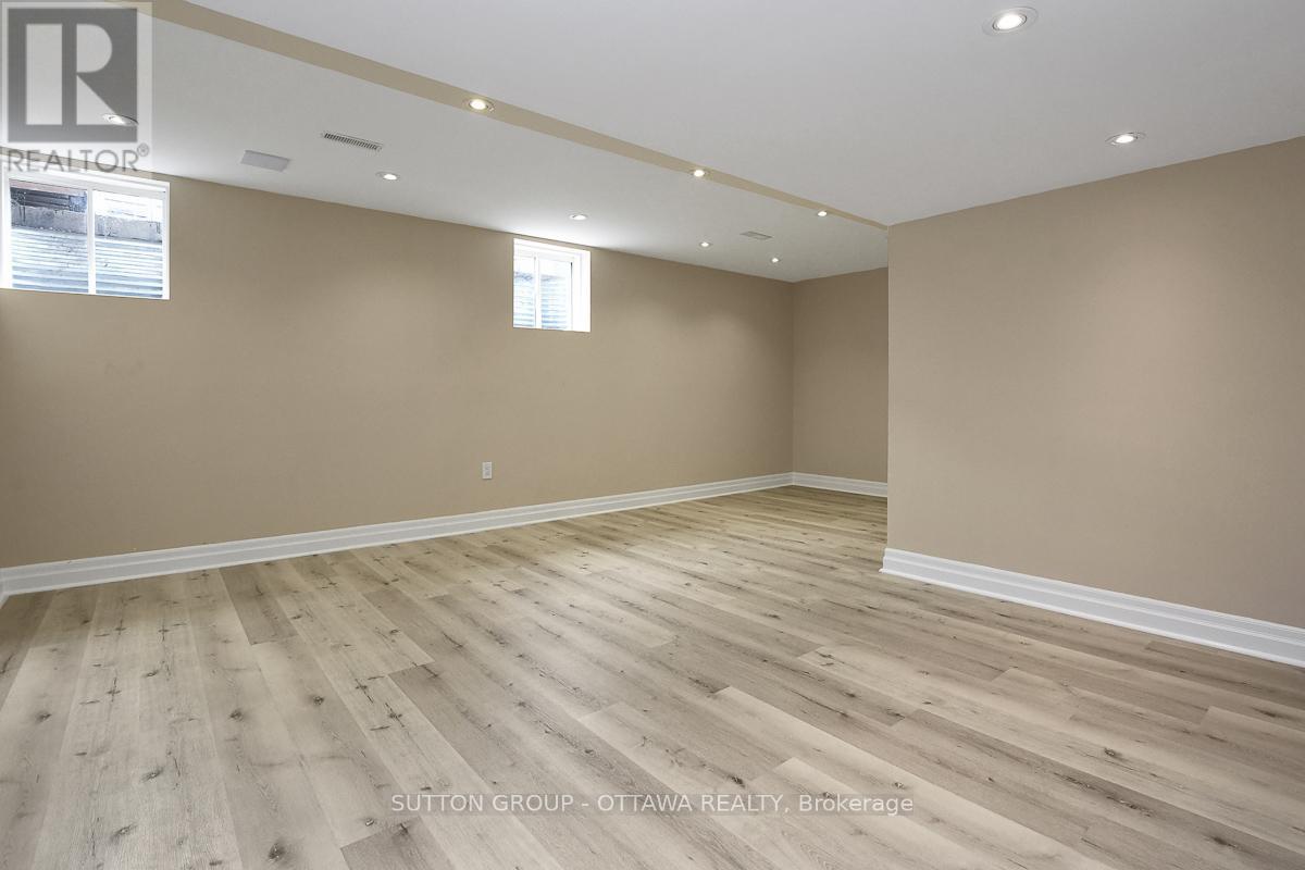 460 Meadowhawk Crescent