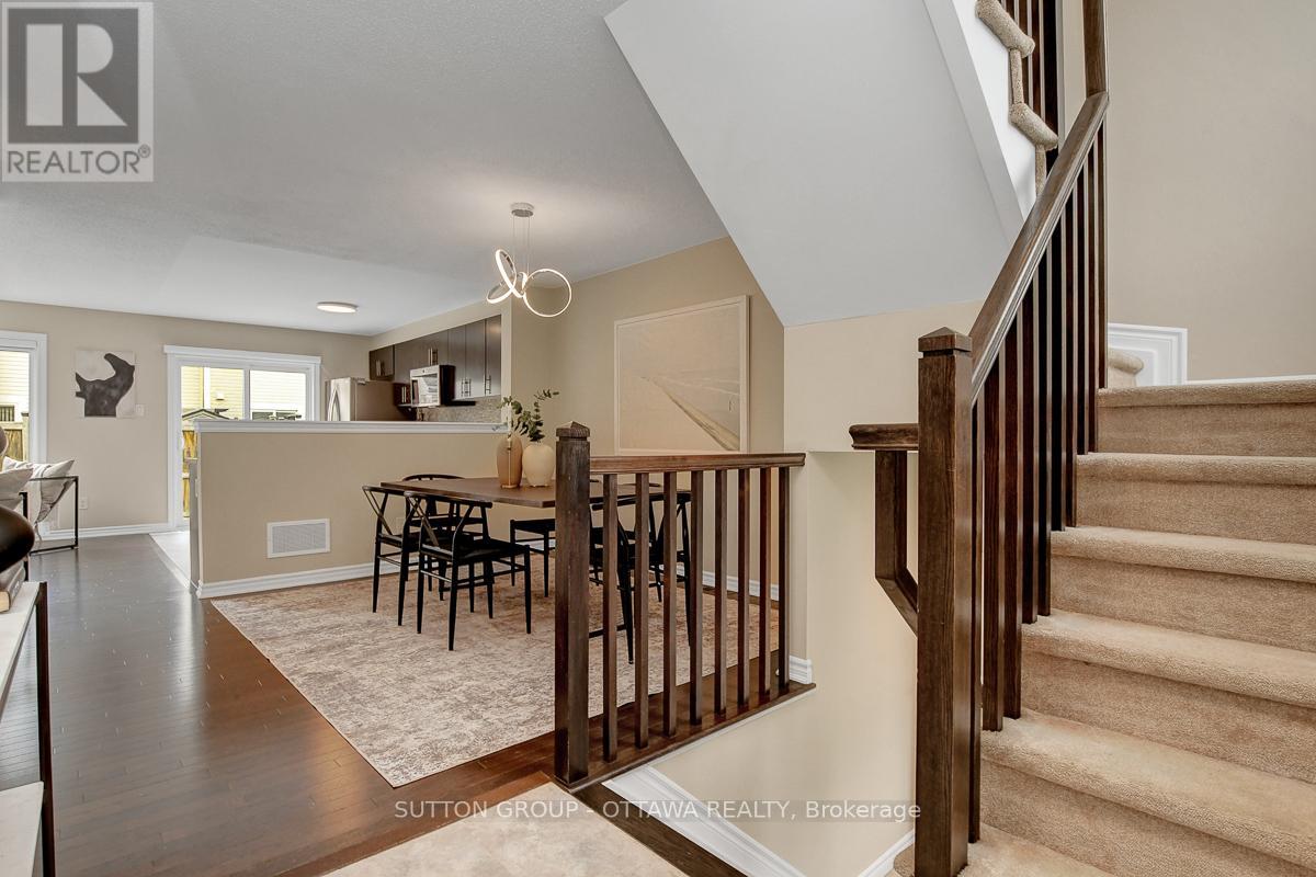 460 Meadowhawk Crescent