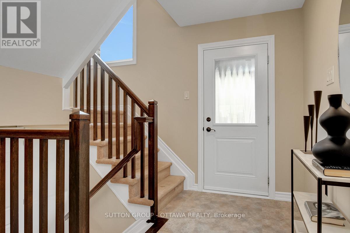 460 Meadowhawk Crescent