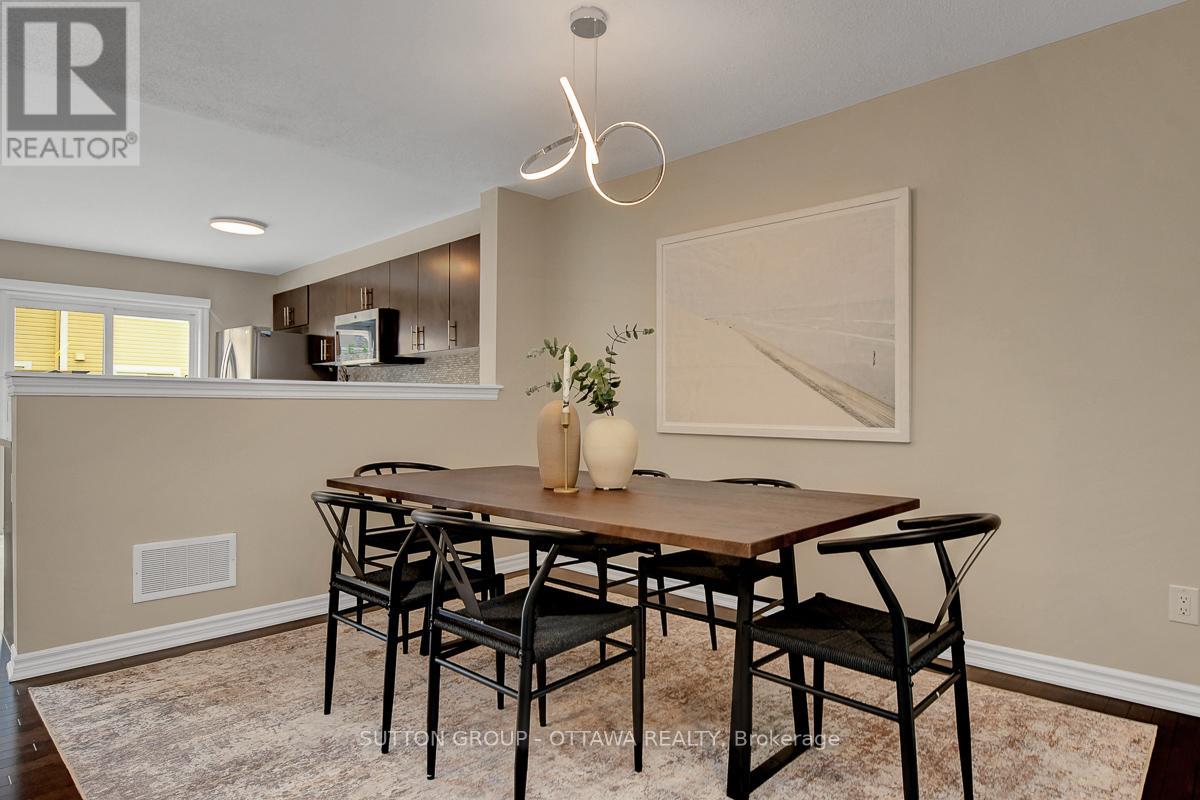 460 Meadowhawk Crescent
