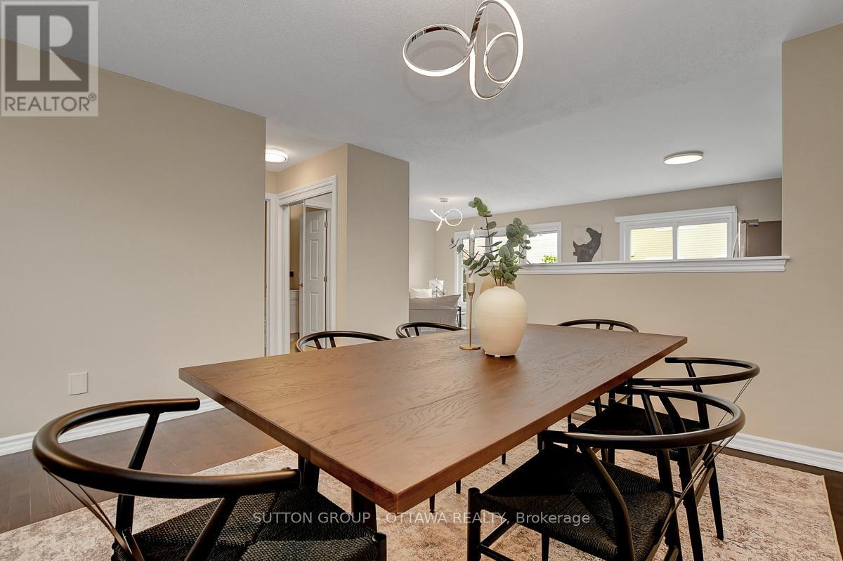 460 Meadowhawk Crescent