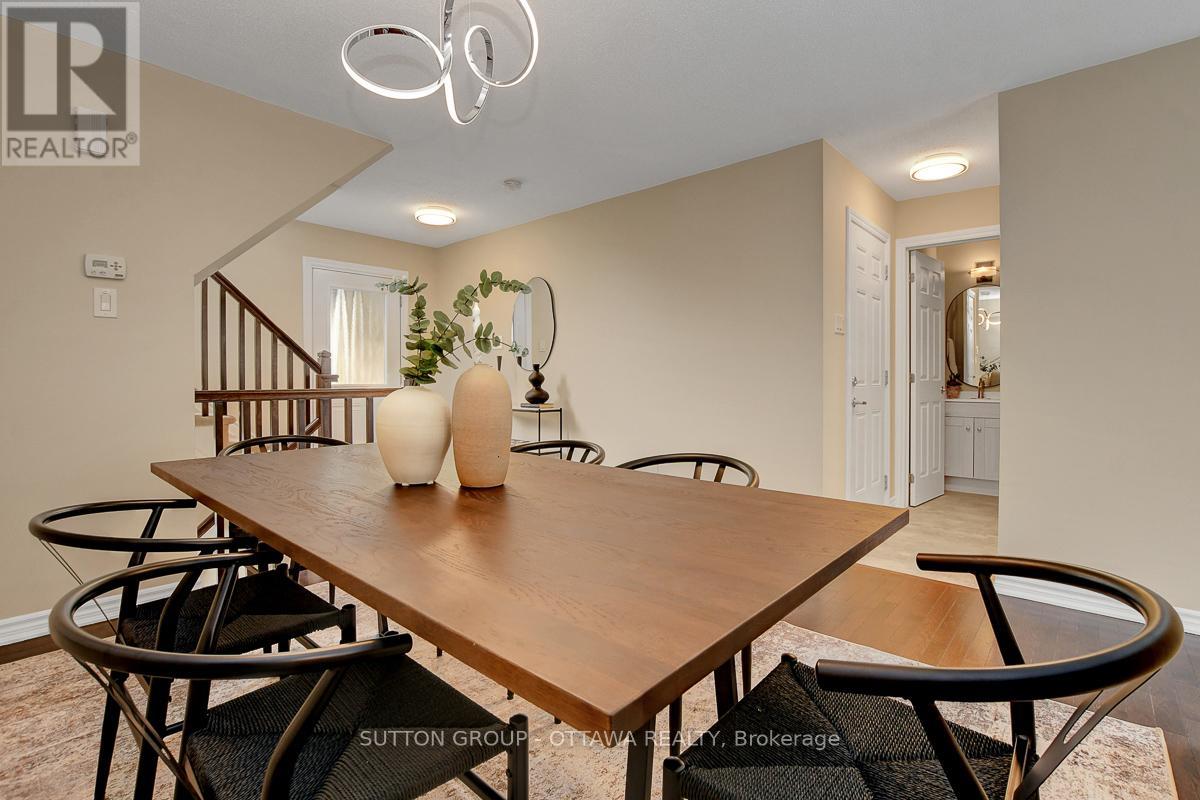 460 Meadowhawk Crescent