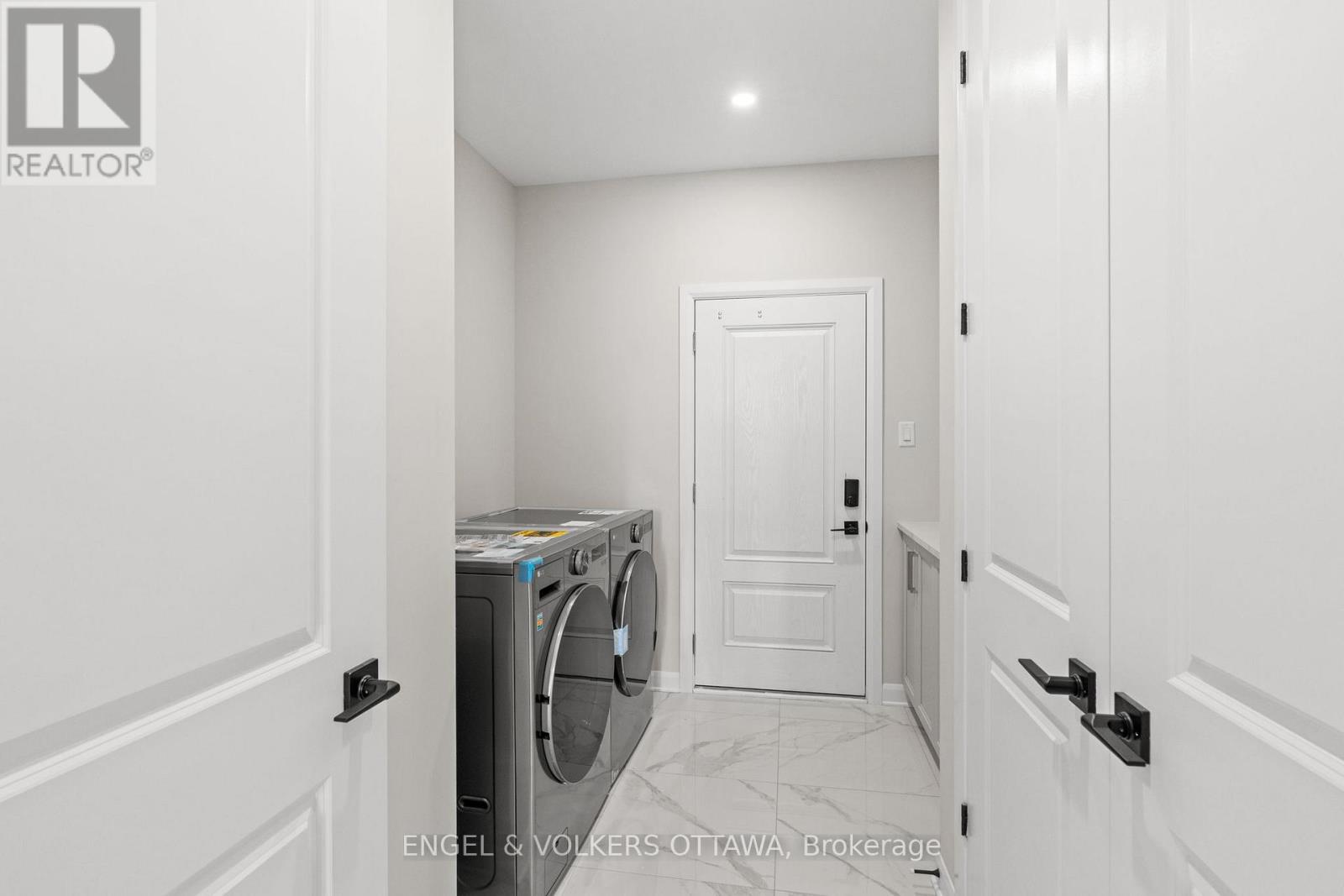 119 D'arleux Place