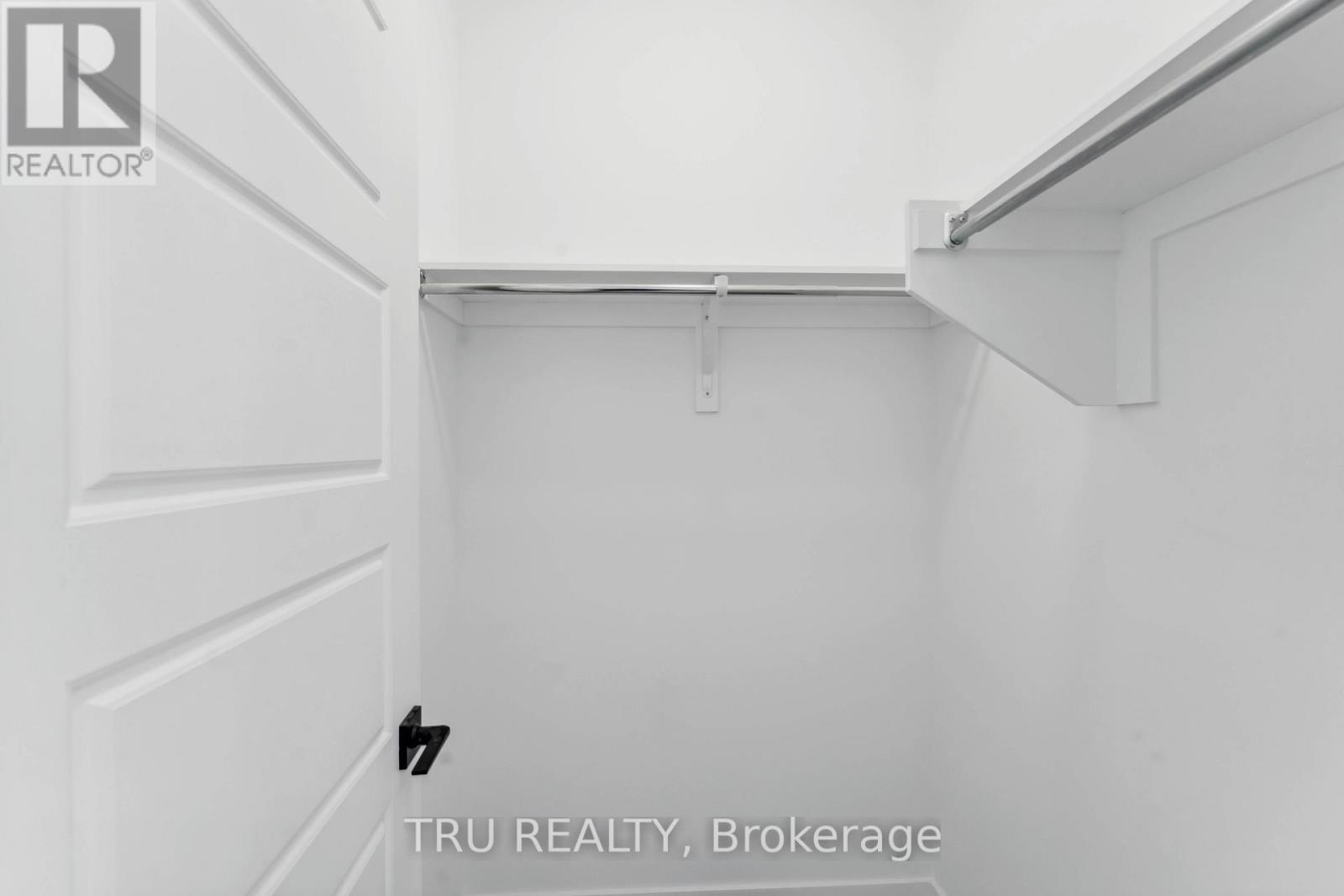 815 Snap Hook Crescent