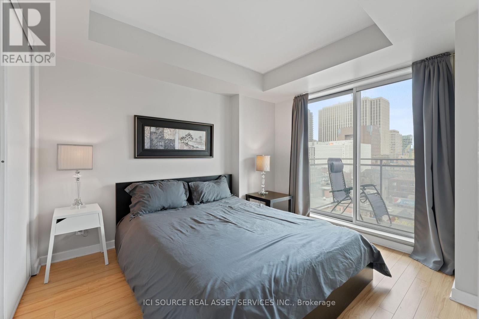 812 - 138 Somerset Street W