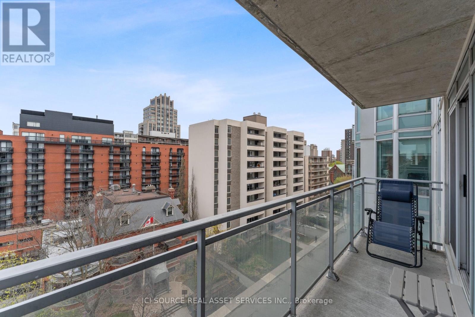 812 - 138 Somerset Street W