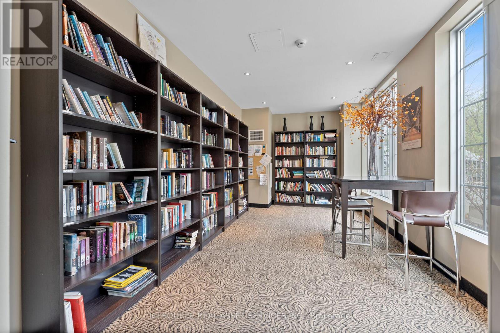 812 - 138 Somerset Street W