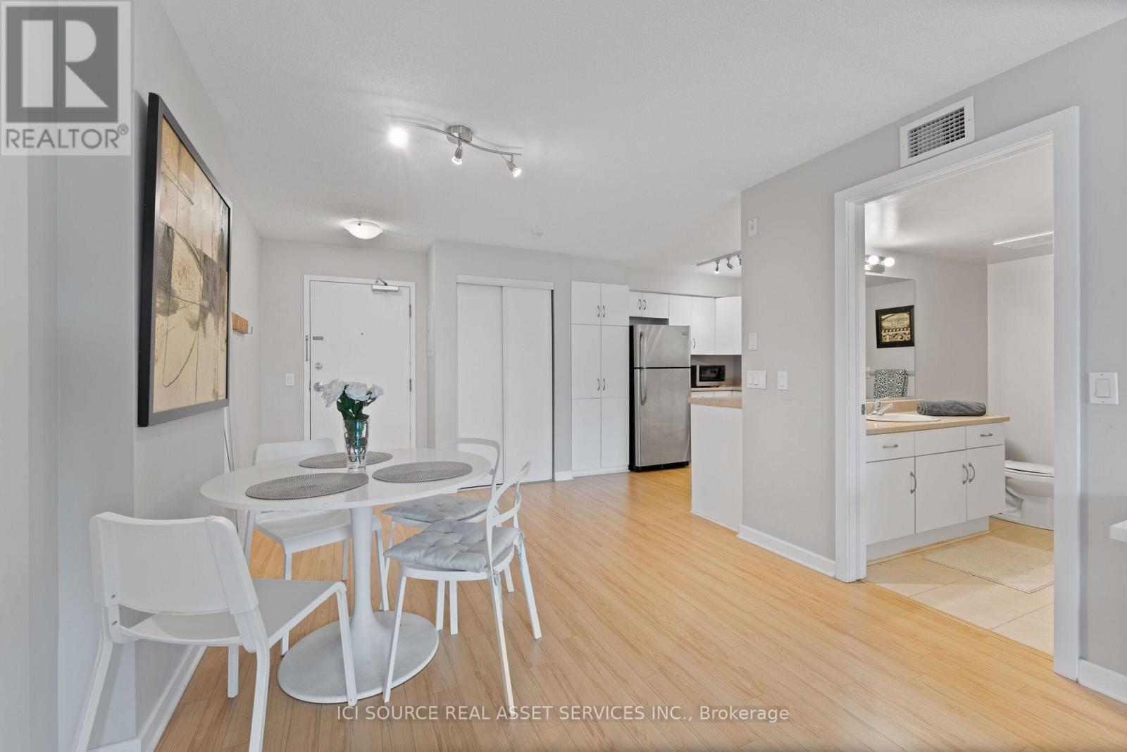 812 - 138 Somerset Street W
