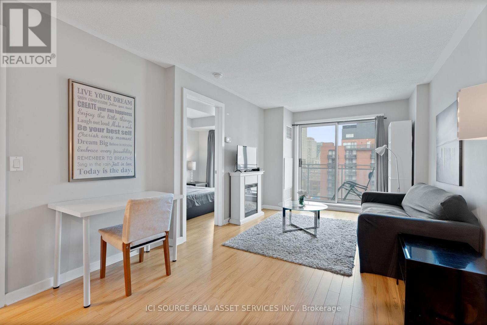812 - 138 Somerset Street W