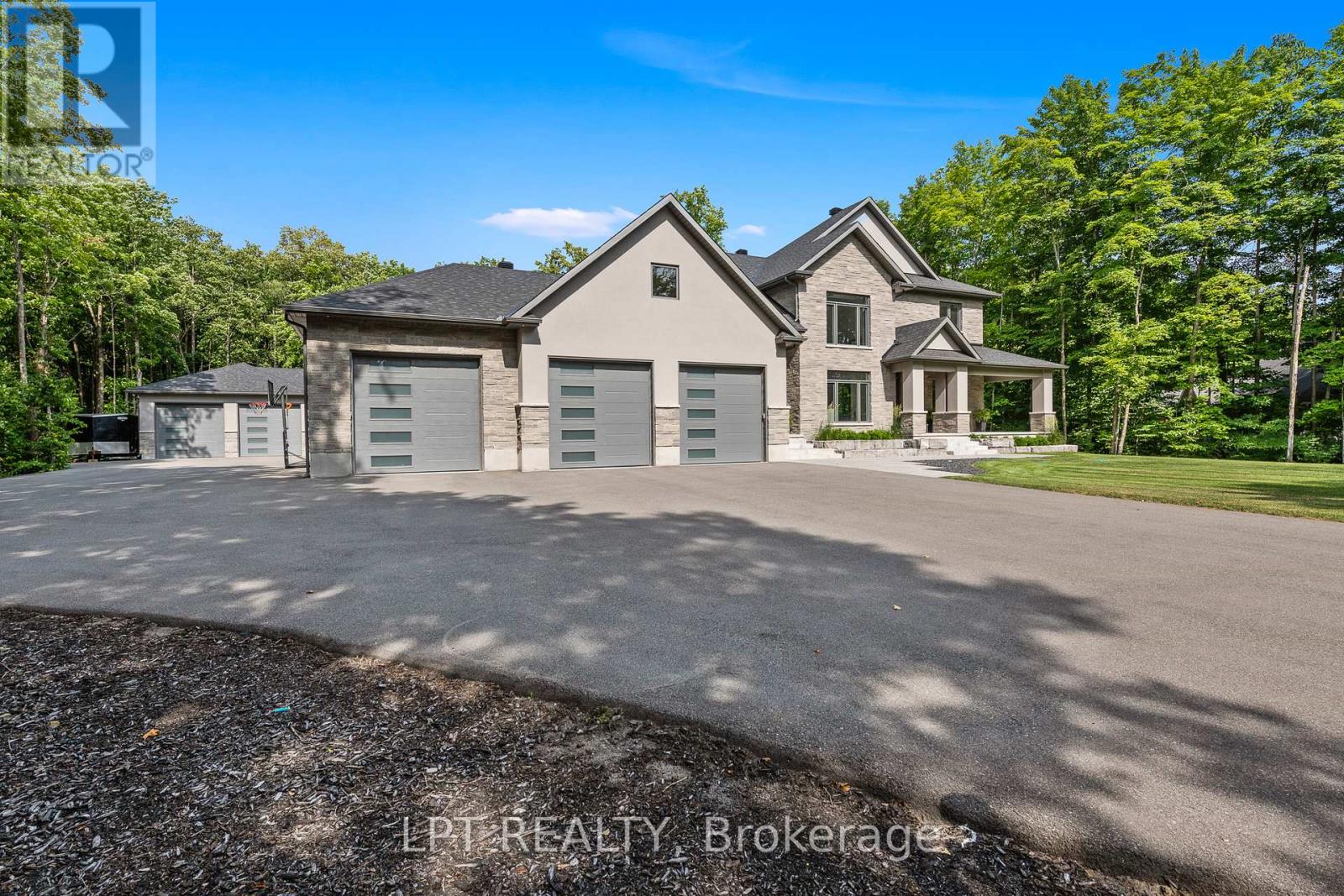 5740 Queenscourt Crescent
