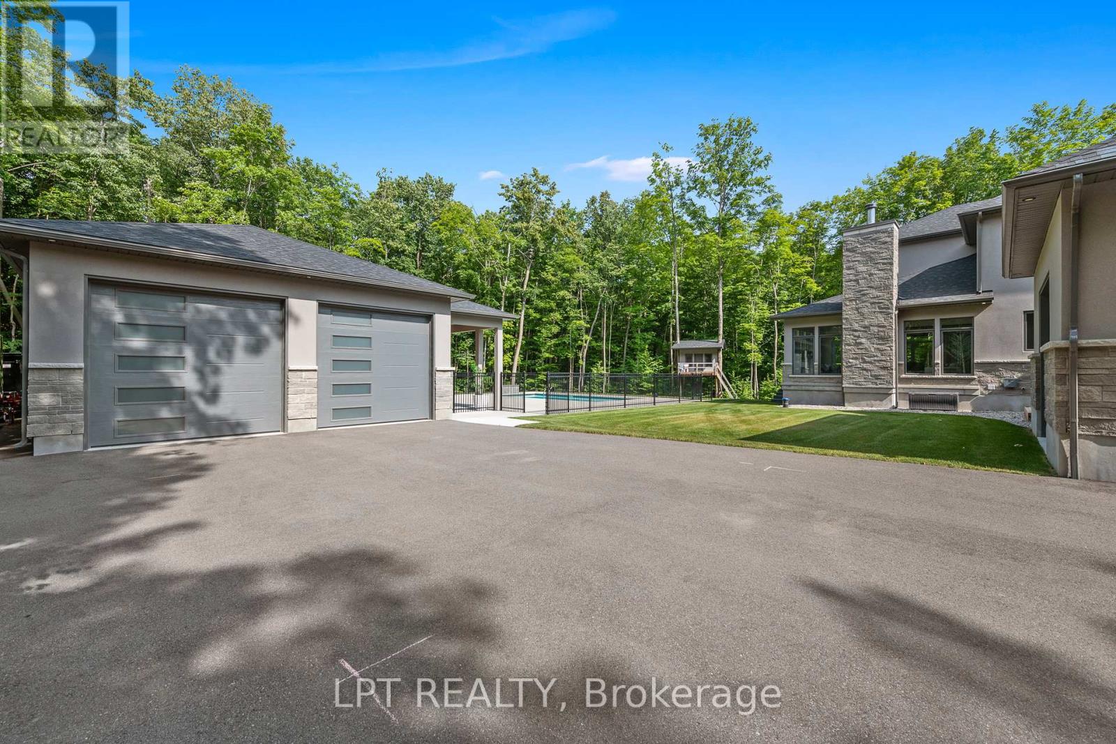 5740 Queenscourt Crescent