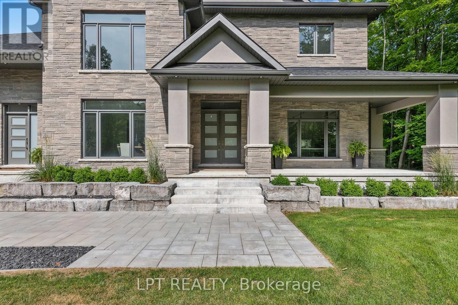 5740 Queenscourt Crescent