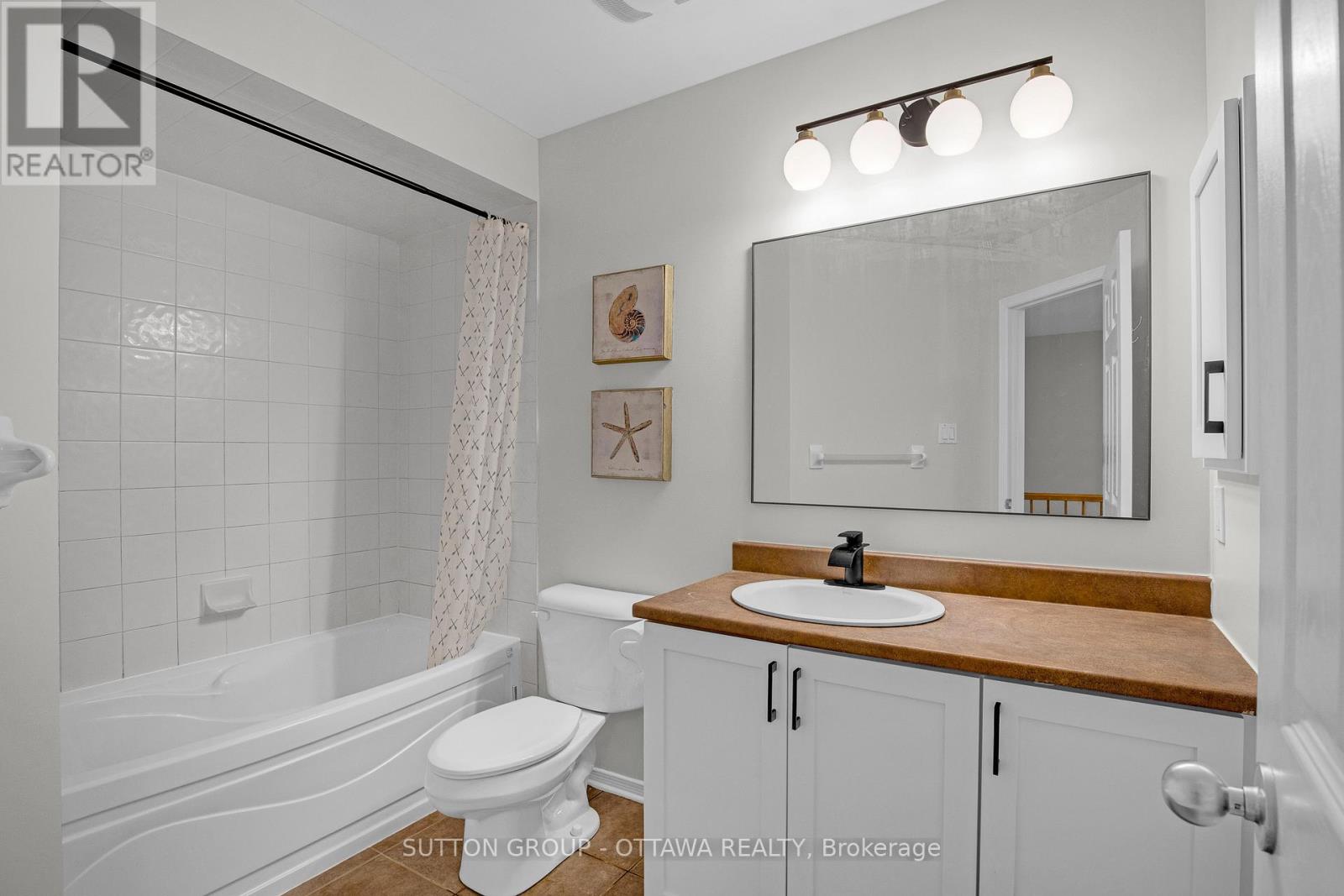 4401 Goldeneye Way