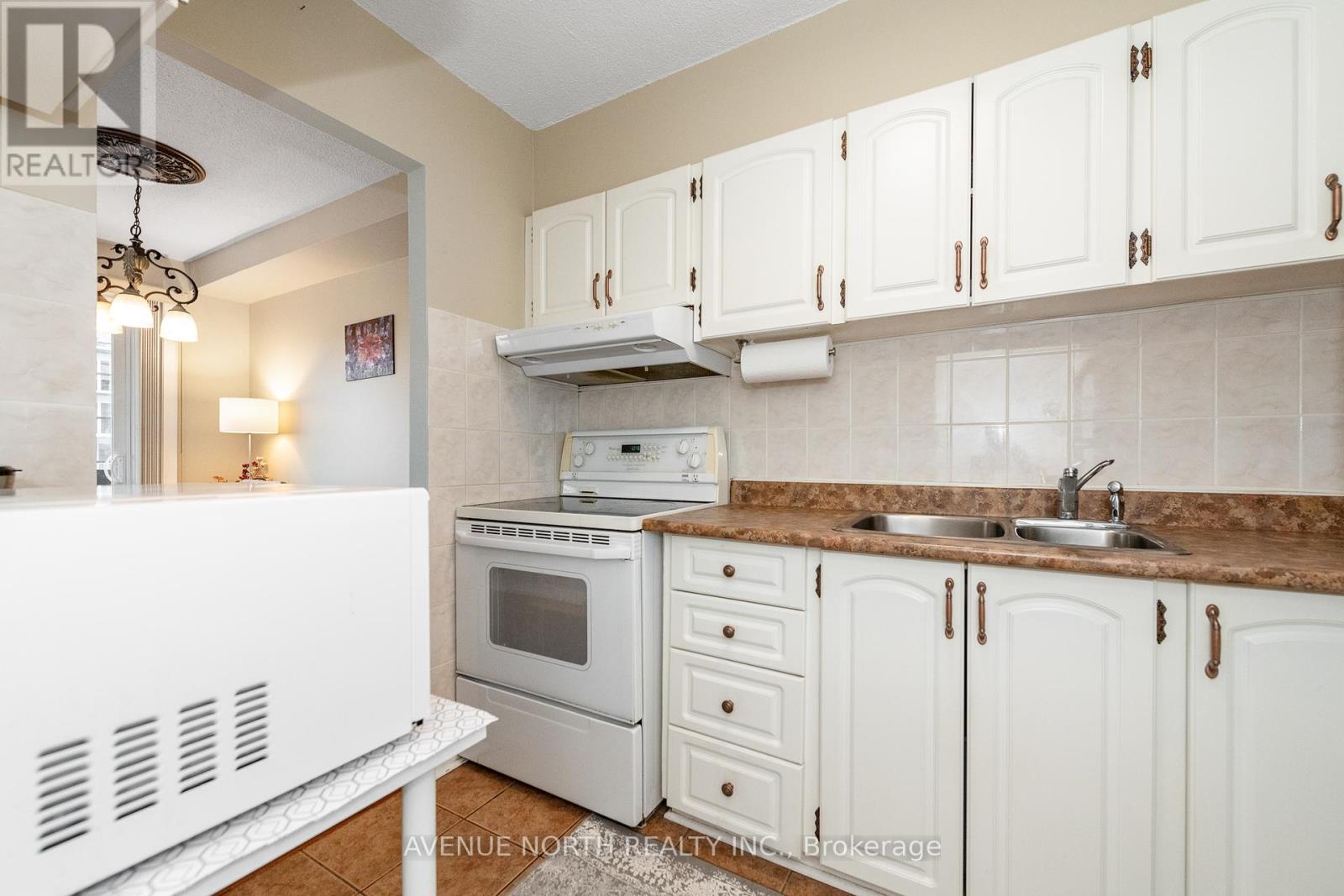 1504 - 158a Mcarthur Avenue