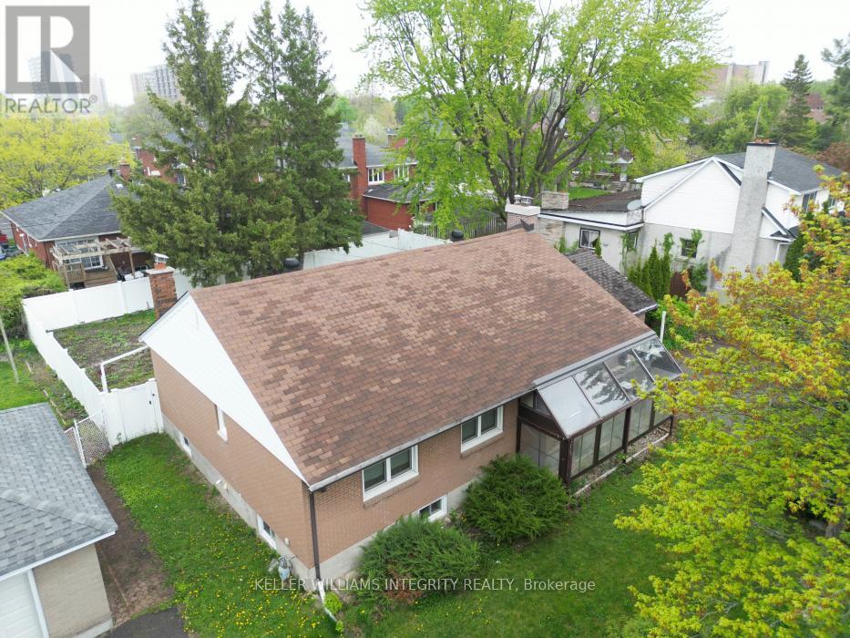1077 Richard Avenue