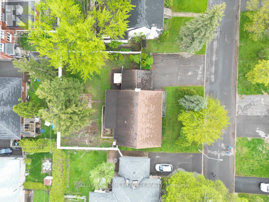 1077 Richard Avenue