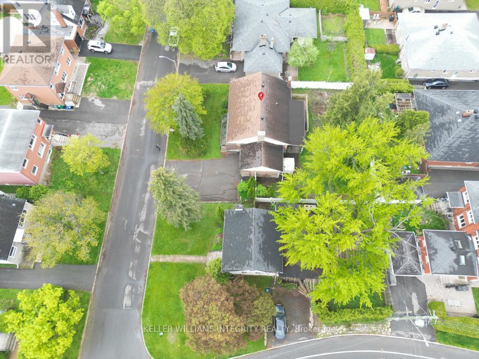 1077 Richard Avenue