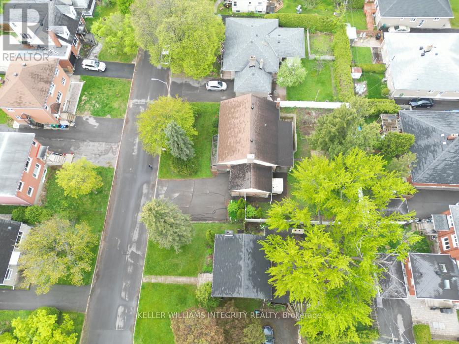 1077 Richard Avenue