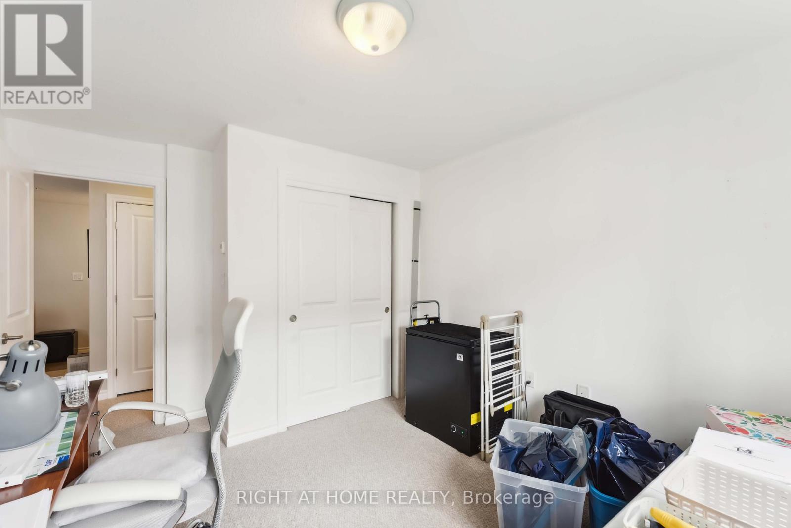 305 - 141 Potts Private