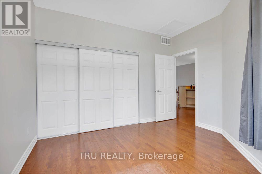 108 Villageview Private