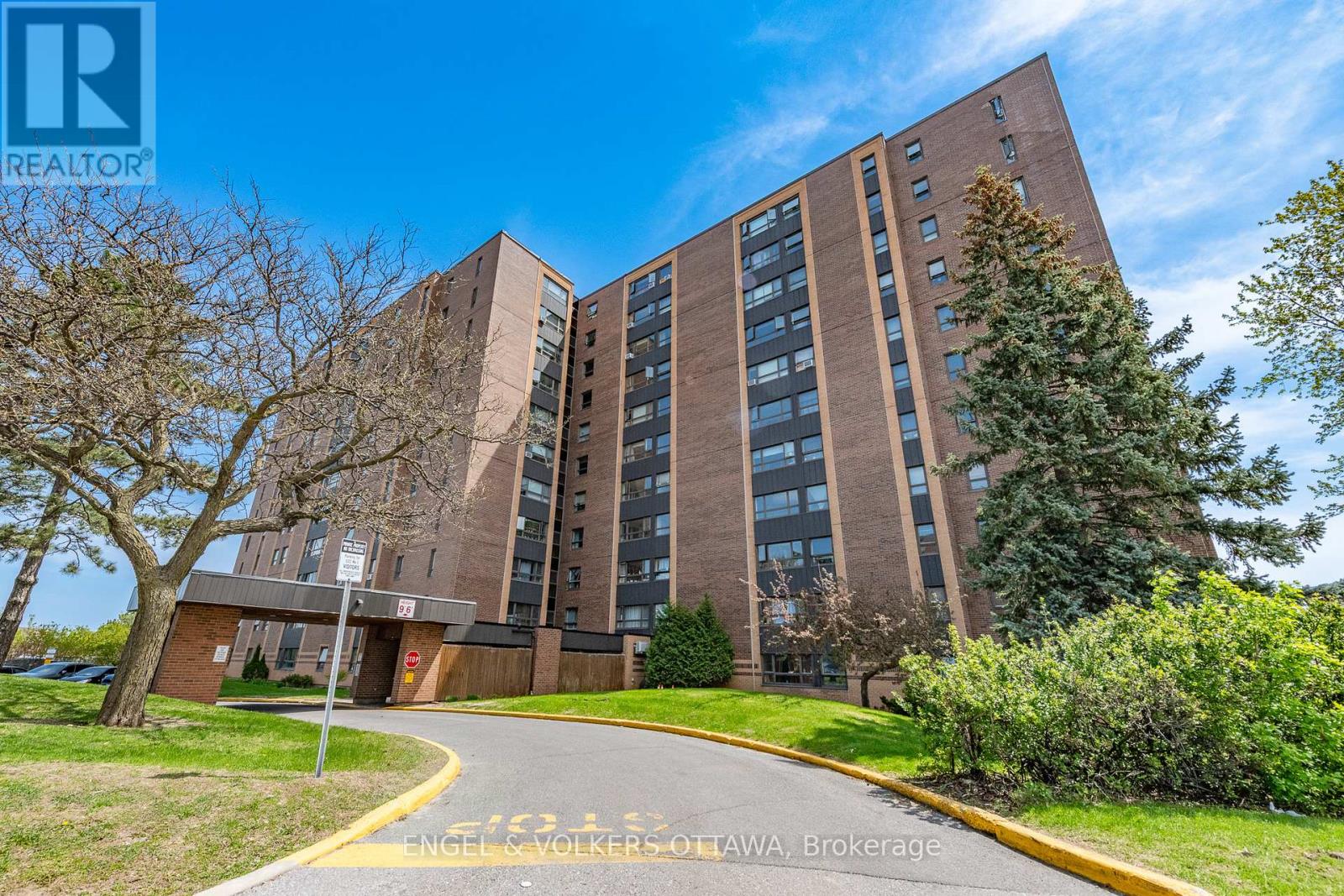 8 - 1356 Meadowlands Drive E