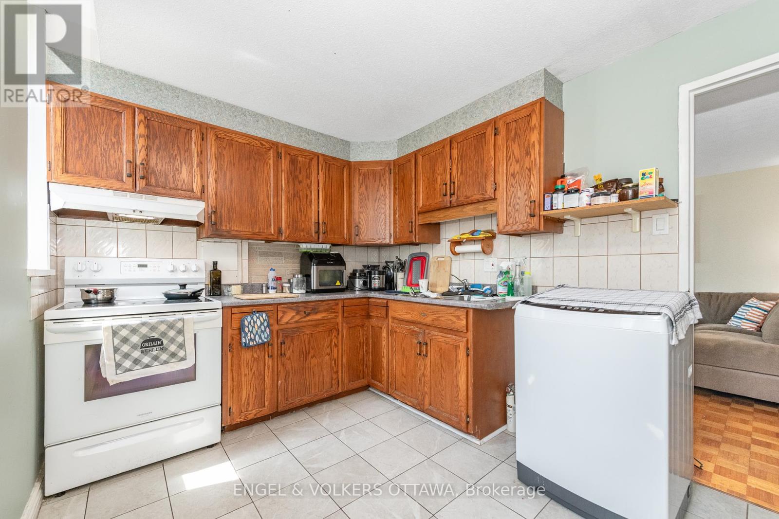 8 - 1356 Meadowlands Drive E