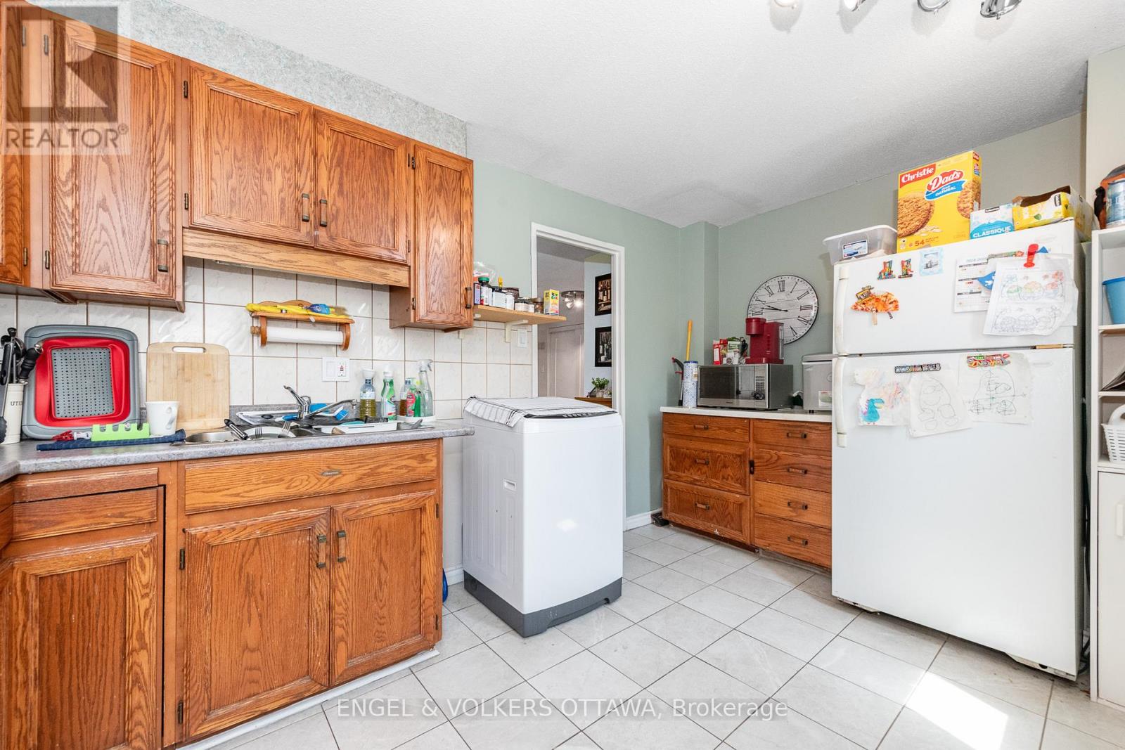8 - 1356 Meadowlands Drive E