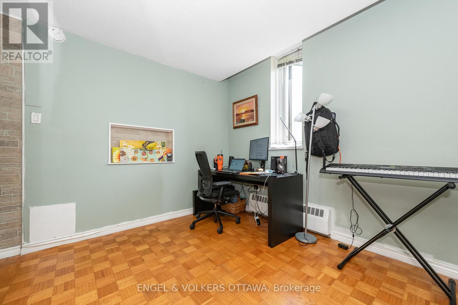 8 - 1356 Meadowlands Drive E