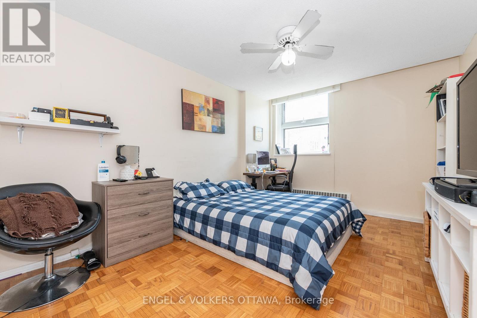 8 - 1356 Meadowlands Drive E
