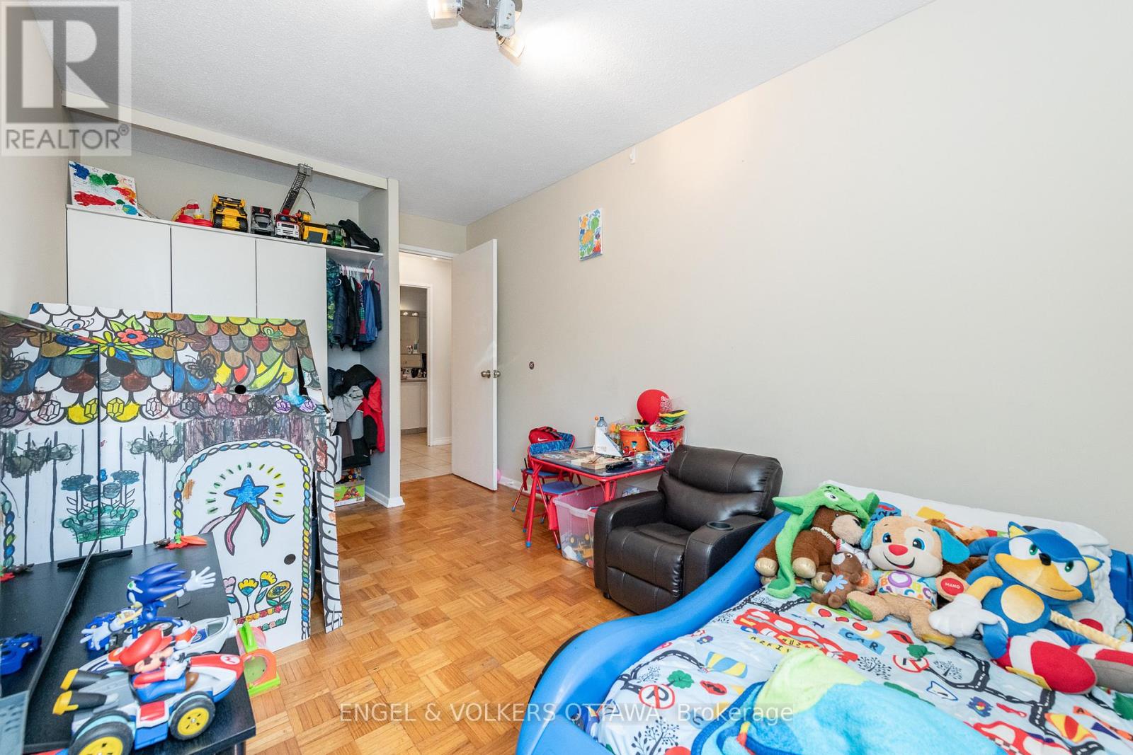 8 - 1356 Meadowlands Drive E