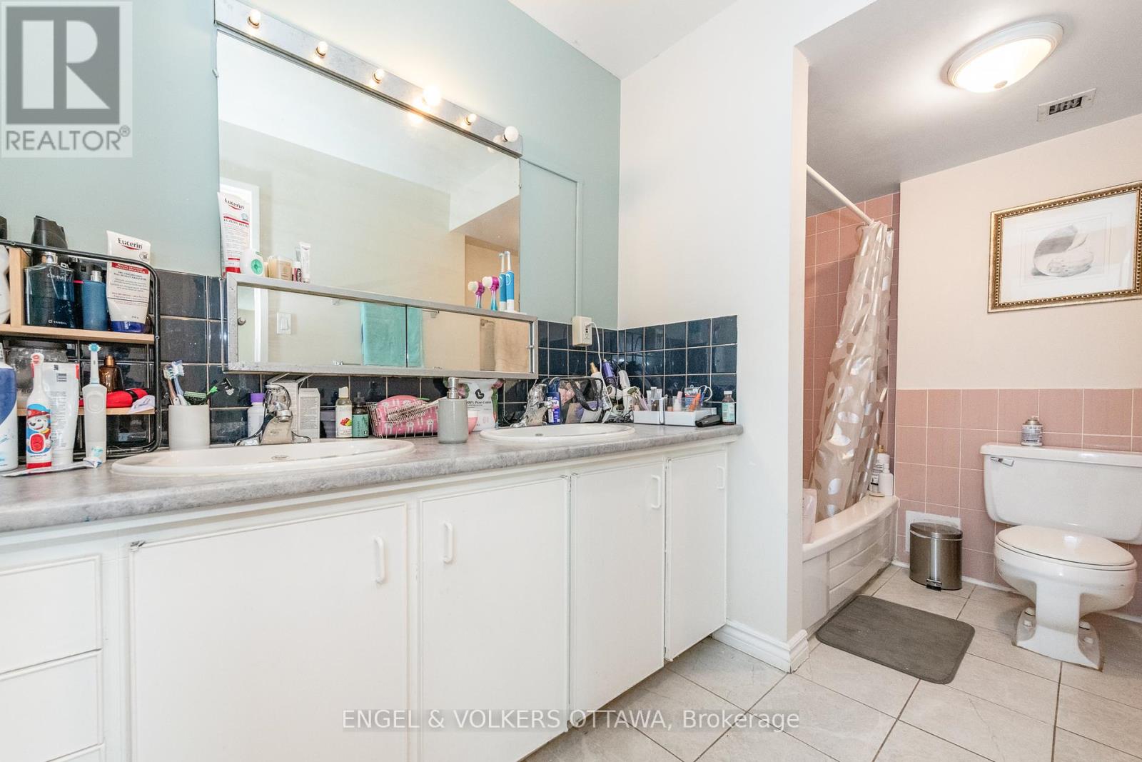 8 - 1356 Meadowlands Drive E