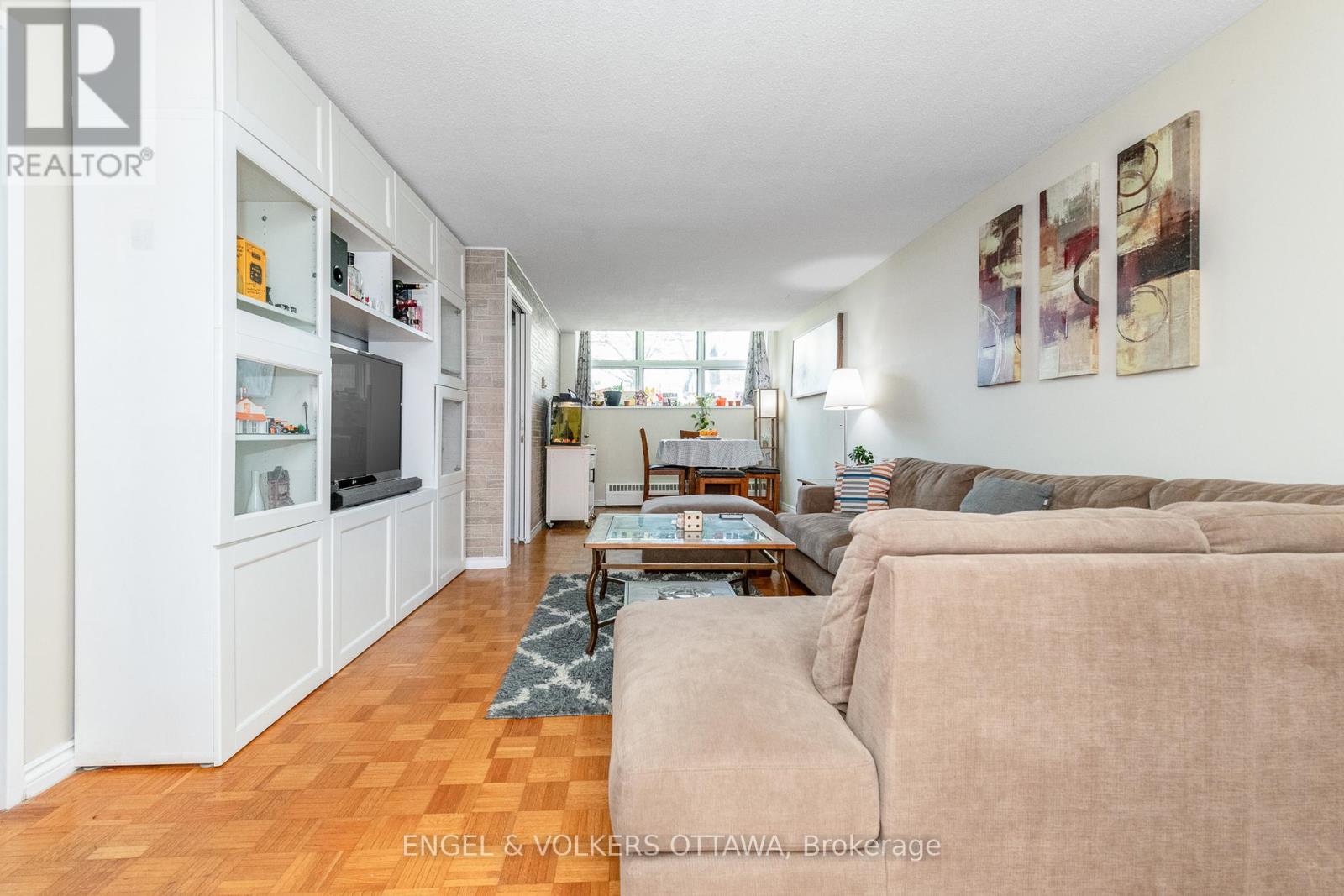 8 - 1356 Meadowlands Drive E