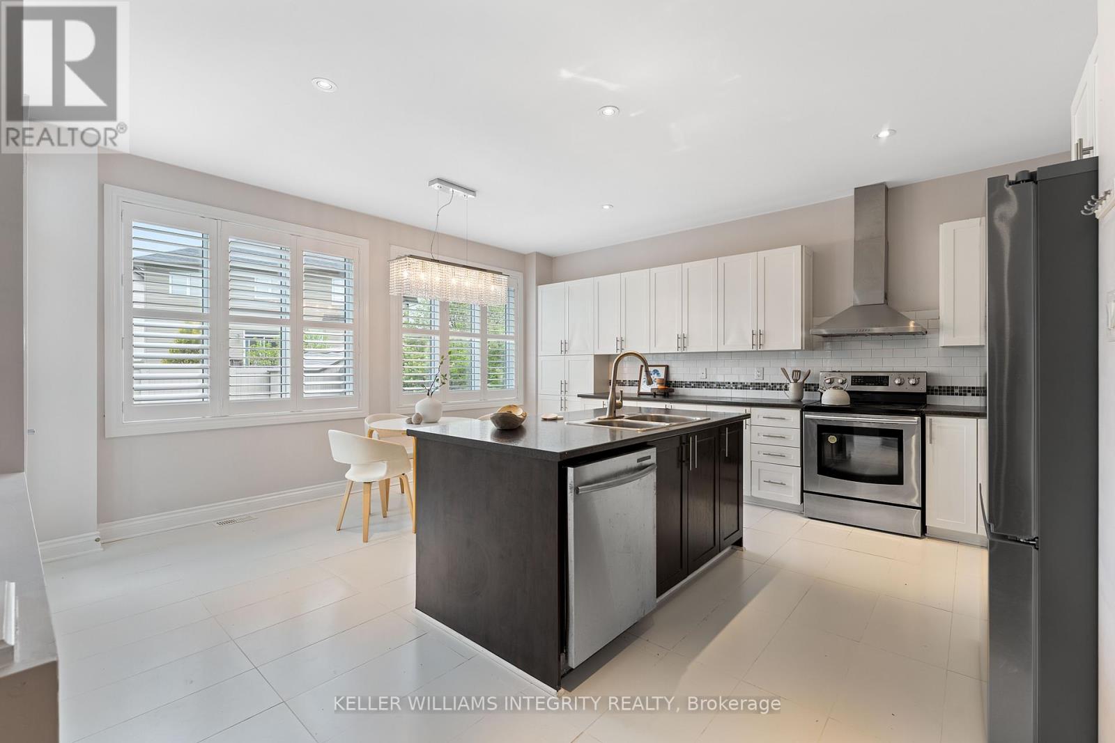 357 Langrell Crescent