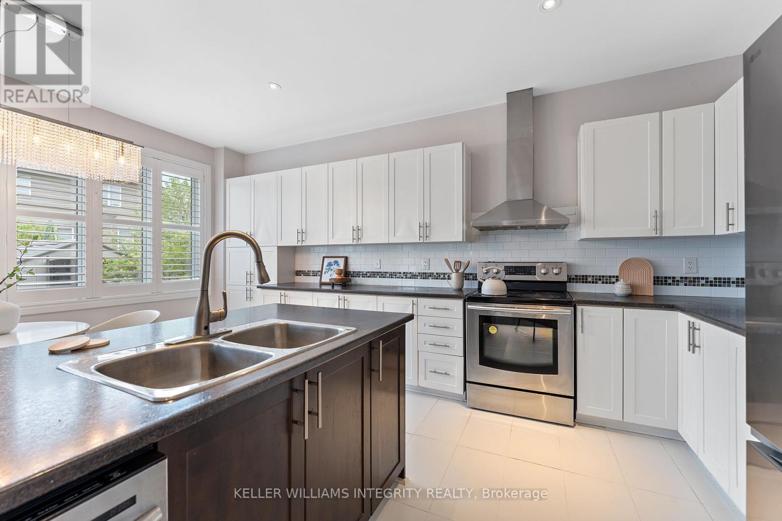 357 Langrell Crescent