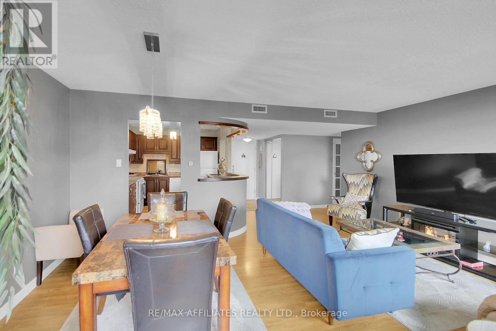 U303 - 200 Lafontaine Avenue