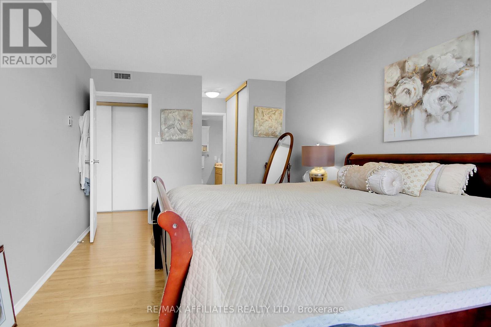 U303 - 200 Lafontaine Avenue