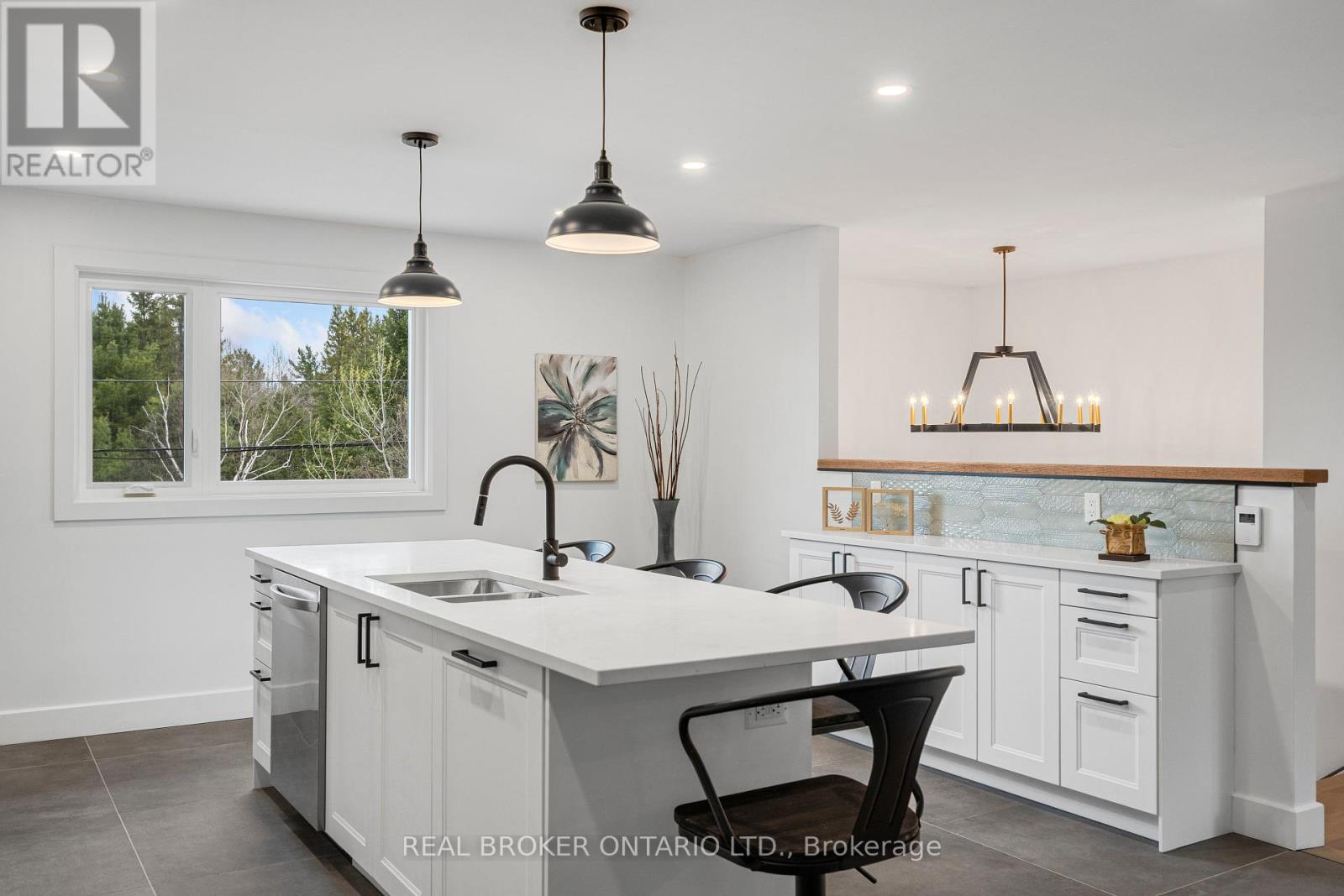 833 Beavertail Road