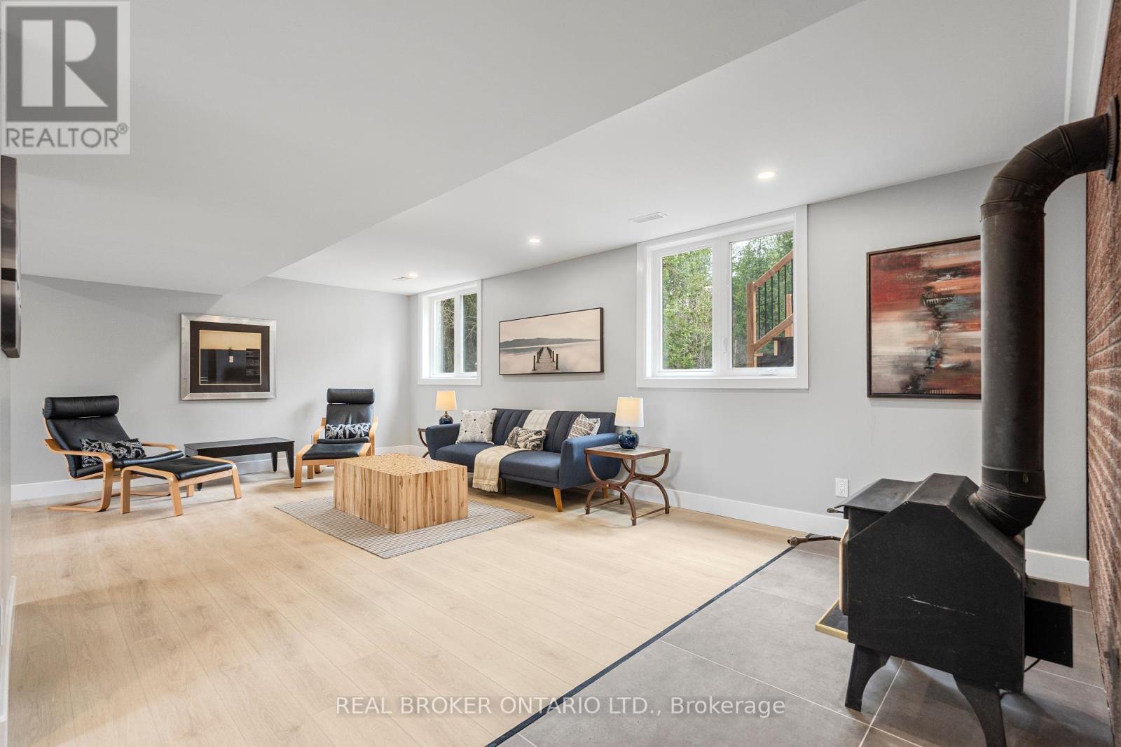 833 Beavertail Road