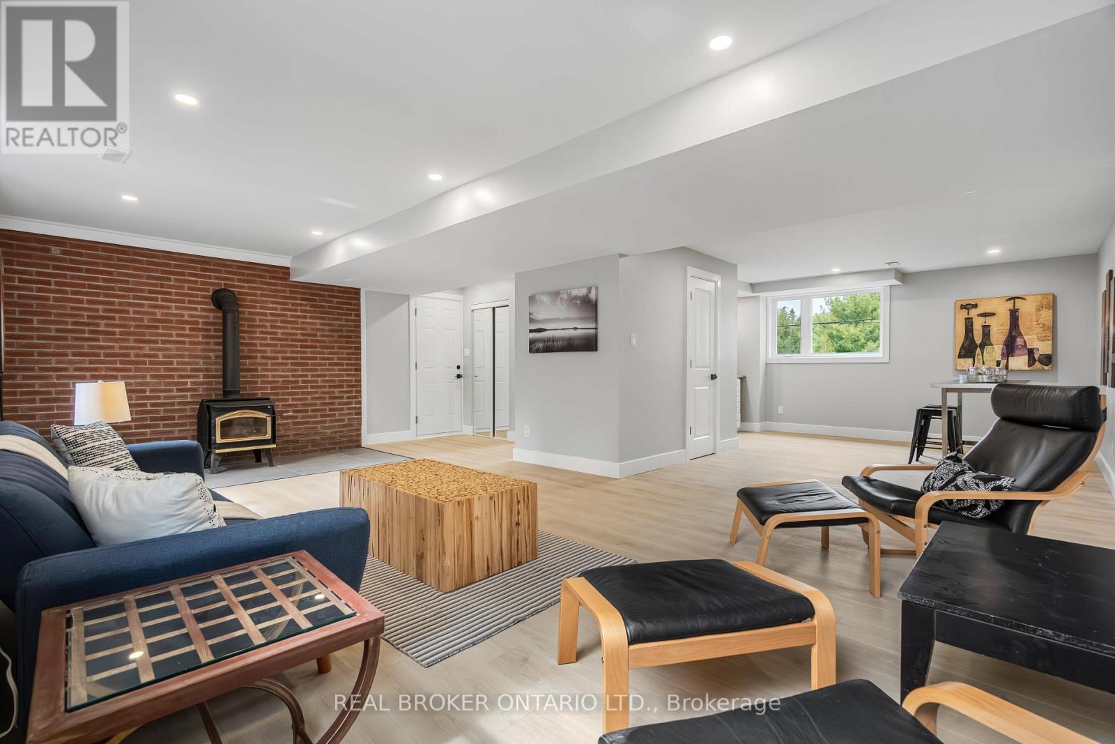 833 Beavertail Road
