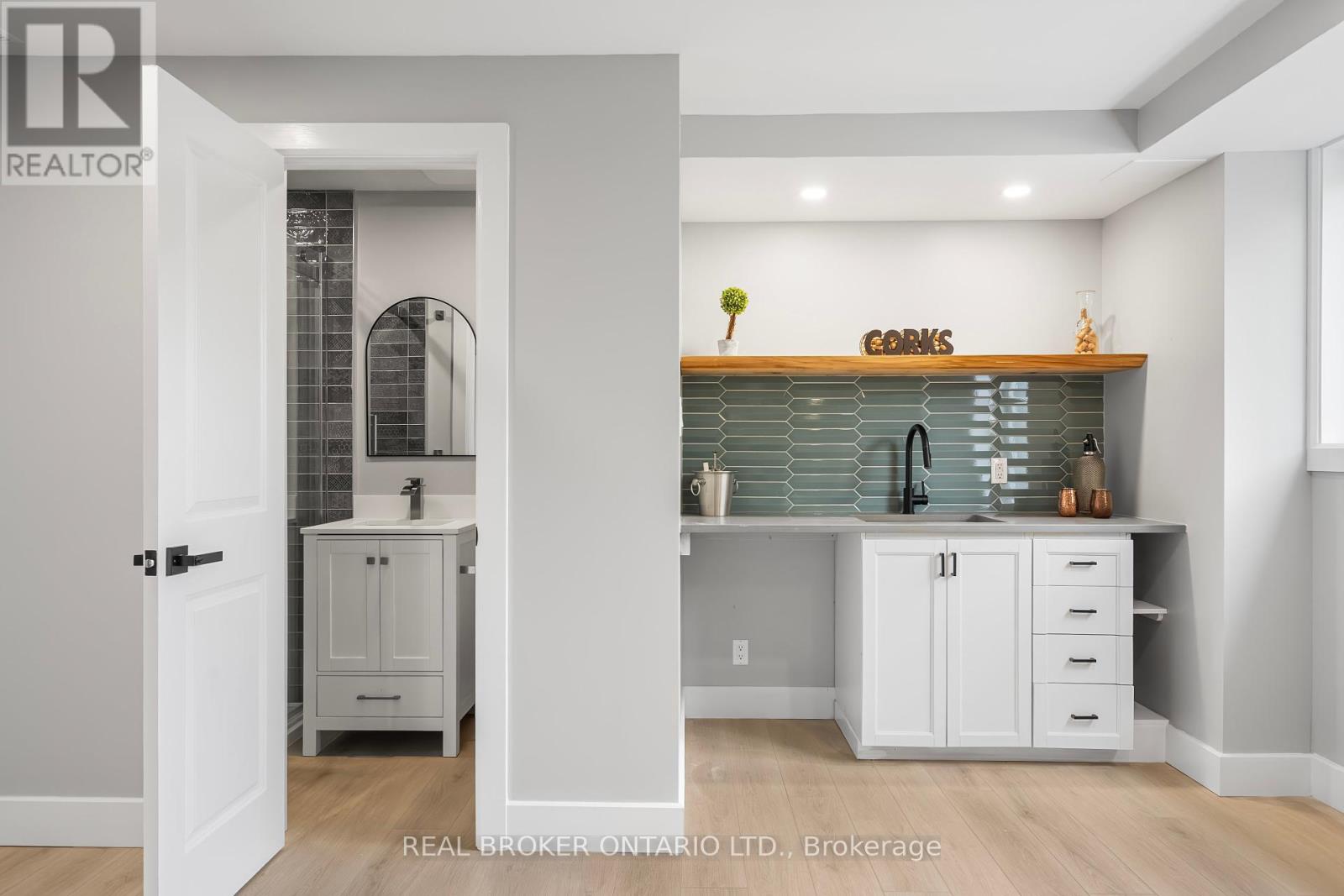 833 Beavertail Road